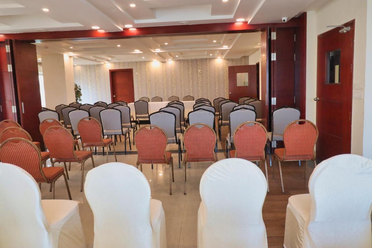 Hotel Crestmont Ashapurna Jaipur, Banipark Esterno foto