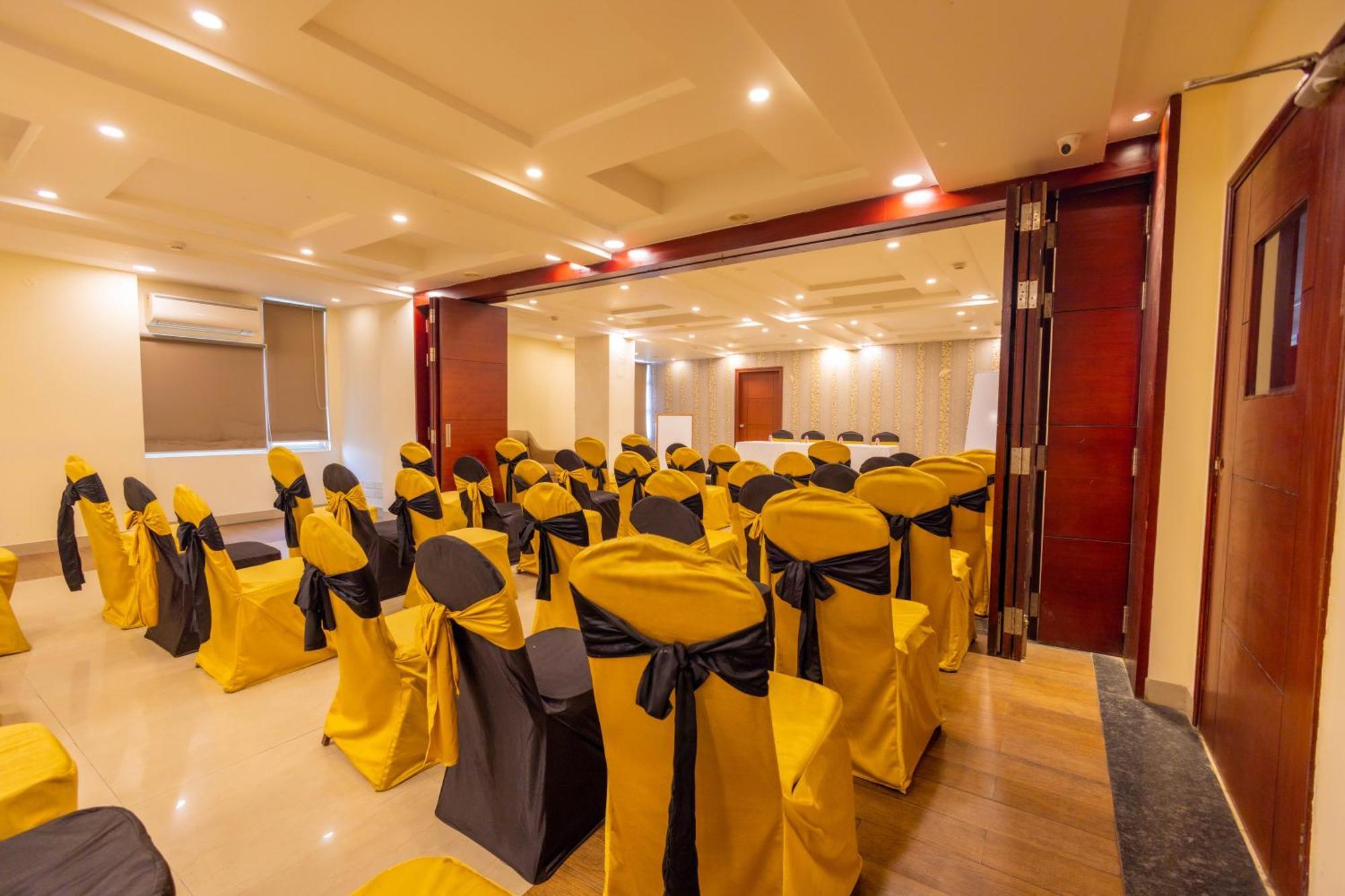 Hotel Crestmont Ashapurna Jaipur, Banipark Esterno foto