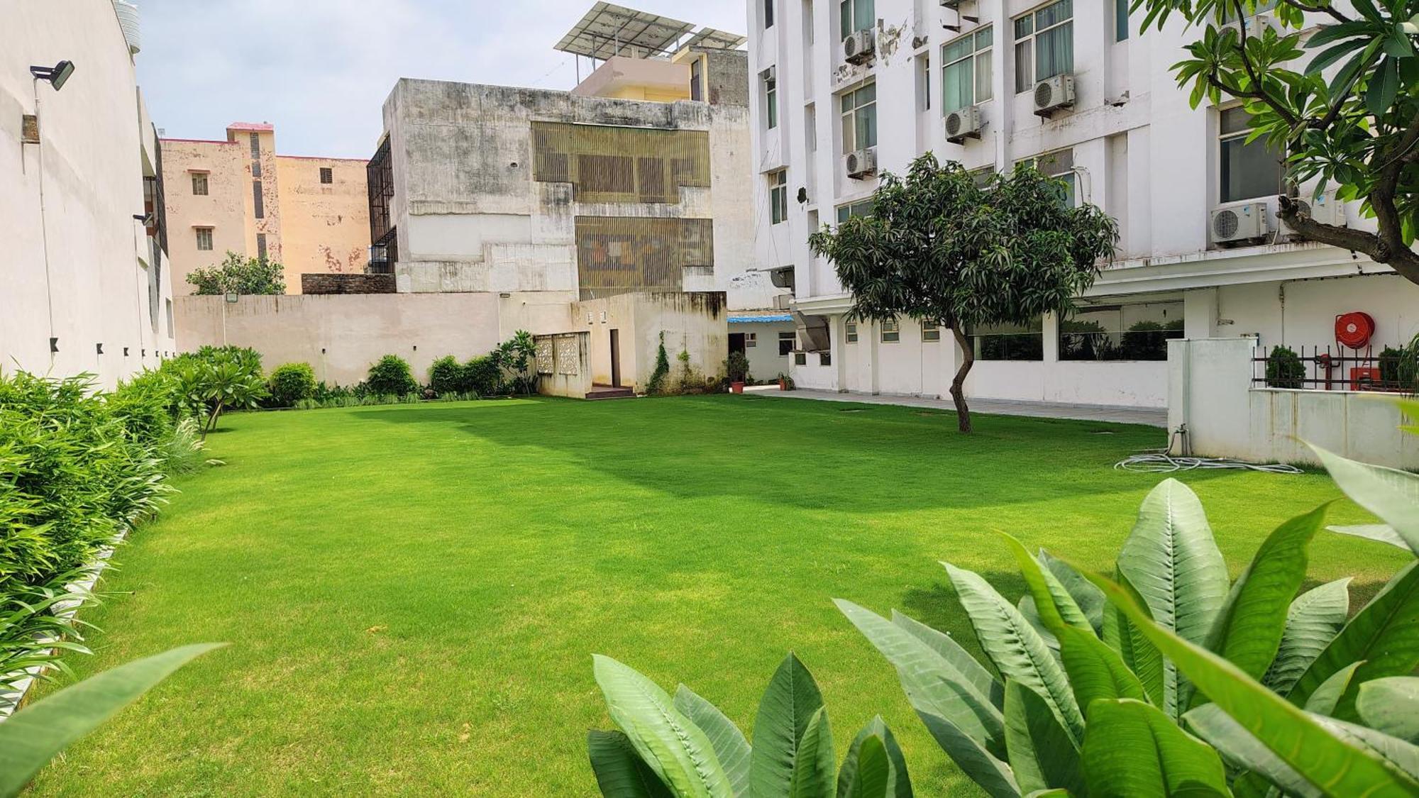 Hotel Crestmont Ashapurna Jaipur, Banipark Esterno foto
