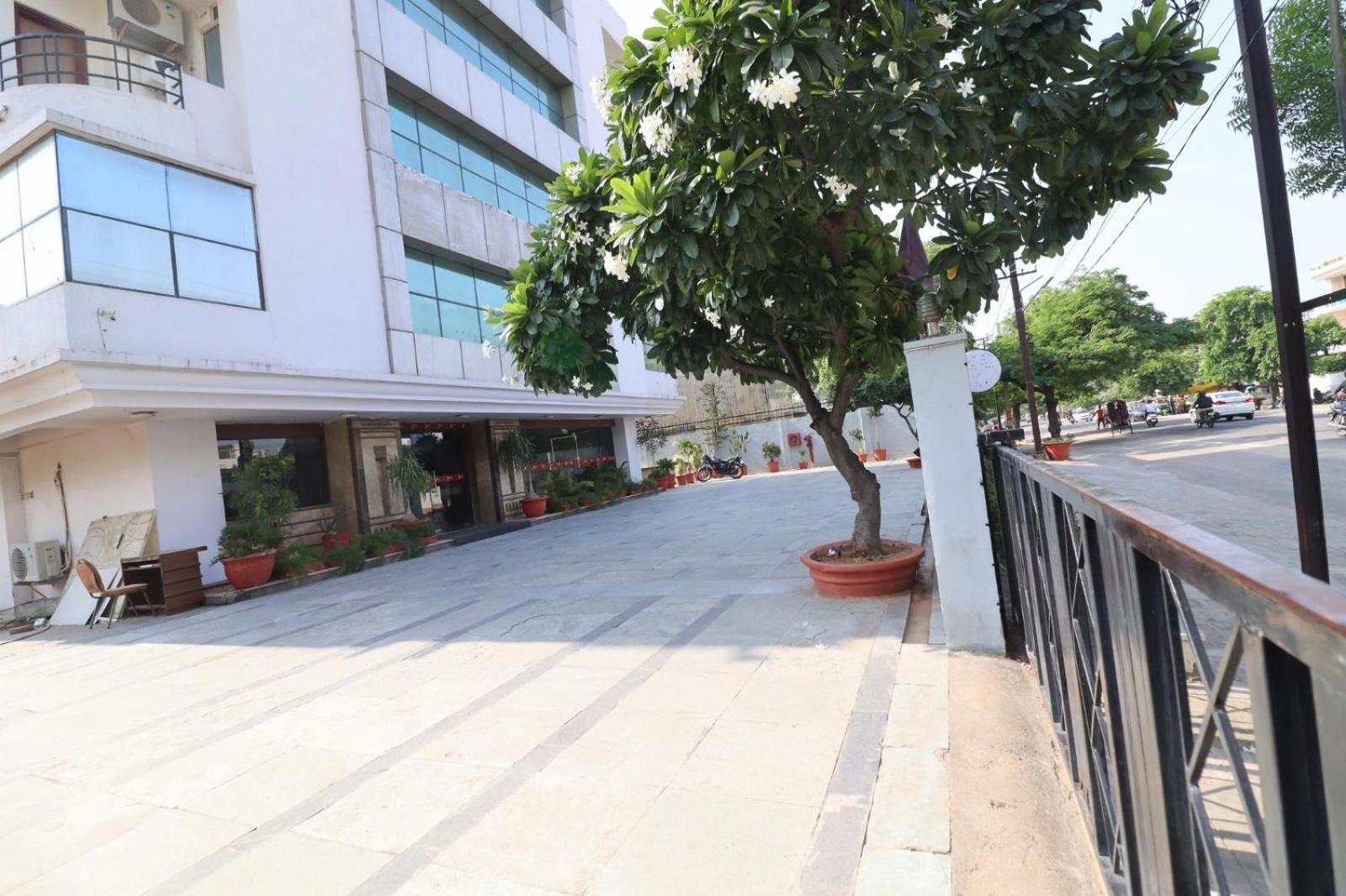 Hotel Crestmont Ashapurna Jaipur, Banipark Esterno foto